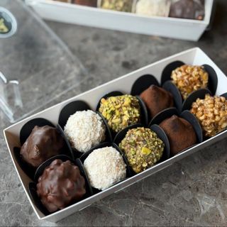 ხელნაკეთი ტკბილეულის ყუთი