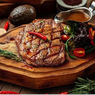 ღორის სტეიკი მაყალზე 0.300 გრ