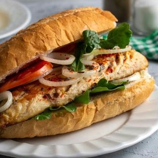 Ekmek balik ( თევზი პურში)მაყალზე