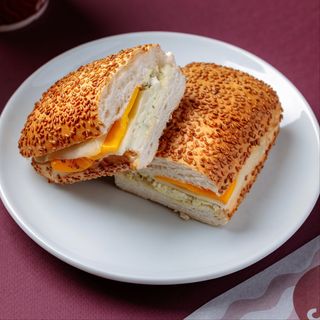 სენდვიჩი სამი ყველით