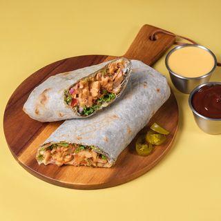 ბეტმენის შაურმა ყველის და ბარბექიუს სოუსებით