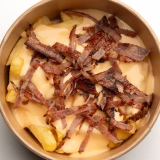 ფრი-ბეკონ ბოული ყველის სოუსით