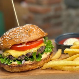ბურგერი საქონლის ხორცით / Beef burger Halal