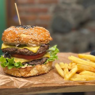 ბურგერი შერეული ხორცით / Burger beef and pork meat