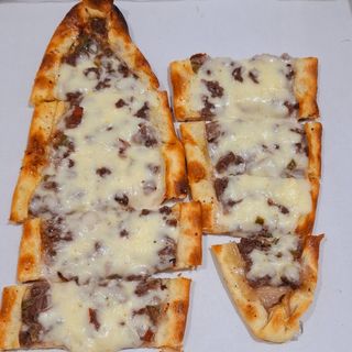 Kuşbaşılı Kaşarlı Pide