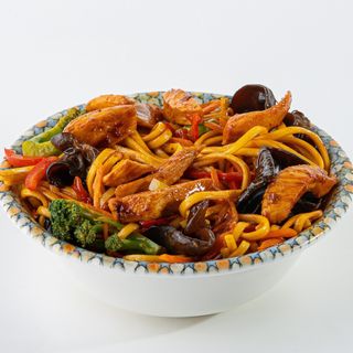 უდონი შებოლილი ქათმით