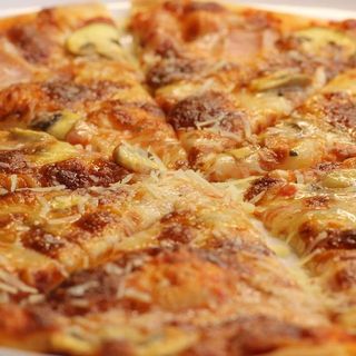 პიცა ლორით და სოკოთი