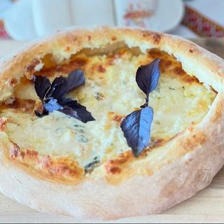 აჭარული ხაჭაპური 4 ყველი