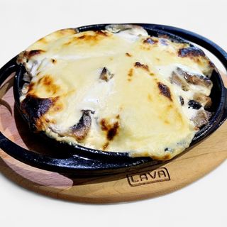 ღორის ხორცი სულგუნით კეცზე