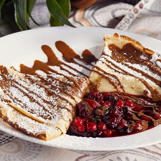 ბლინი შოკოლადით და კენკრით