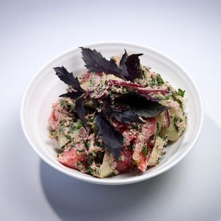 კიტრი პომიდვრის სალათა ნიგვზით