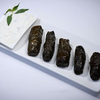 ტოლმა ვაზის ფოთოლში