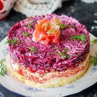 სალათი "ბეწვის ქურთუკის ქვეშ" შავი ზღვის ორაგულით "Шуба" с лососем