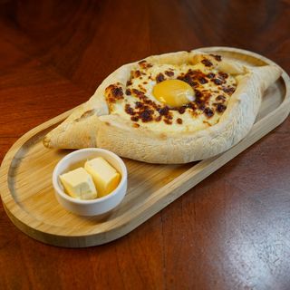 Adjarian khatchapuri