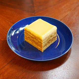 White layer cake