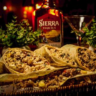 ბურიტო სალსა გვაკამოლე ქათმის ხორცით(ცხარე)