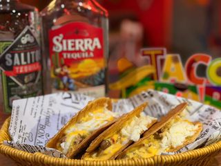 შემწვარი ტაკო შერეული ხორცით