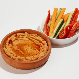 ჰუმუსი ცოცხალი ბოსტნეულით 