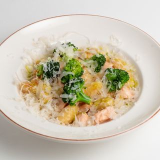 ნიოკი ორაგულით ნაღების სოუსში