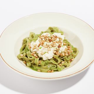 პასტა პესტოთი და სტრაჩატელათი