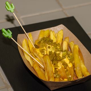 ფრი ყველის სოუსით+ჰალაპენიო