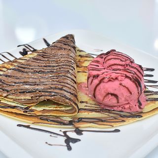 კრეპი შოკოლადით და ნაყინით