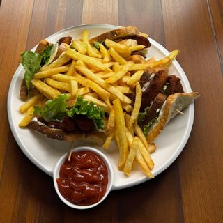 ქათმის ქლაბ სენდვიჩი