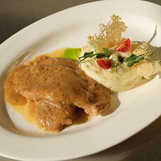 ქათმის ფილე ლიმონისა და პილპილის სოუსში, კარტოფილის პიურეთი