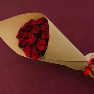 წითელი ვარდები ქაღალდში / Red rose in craft