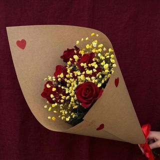 5 ვარდი ყვითელ გიფსოფილიასთან / 5 roses with yellow gypsophila