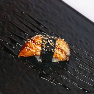 უნაგი სუში (2 ცალი) / Eel Sushi (2 pcs) / Суши с Угрем (2 шт)