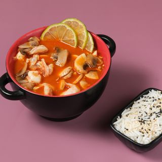 ტომიამი კრევეტით და ბრინჯით