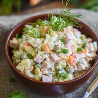 Rus Salatası (Olivier Salatası) –Russian Salad (Olivier Salad)