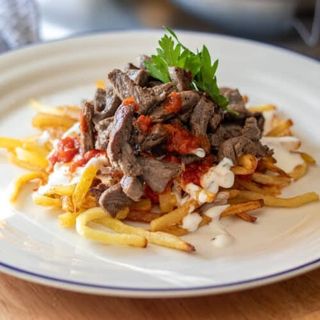 Çökertme Kebabı (Patates Cipsi & Yoğurt ile) –  Çökertme Kebab (with Shoestring Potatoes & Yogurt)