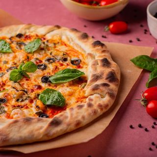 პიცა ზღვის პროდუქტებით 33სმ(8 ნაჭერი)