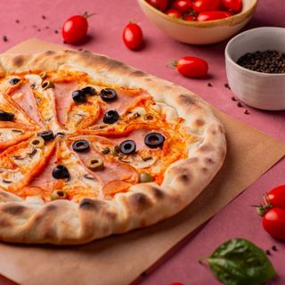 პიცა კაპრიჩოზა 33სმ(8 ნაჭერი)