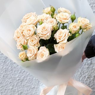 კრემისფერი ვარდების თაიგული 1235