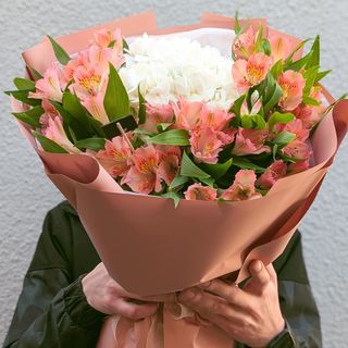 თეთრი ჰორტენზია და ალსტრომერია 1180