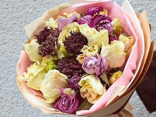 გამხმარი ვარდების და ქრიზანთემების  1263 თაიგული