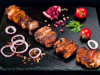 ღორის ნეკნის მწვადი