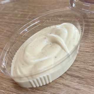 მაიონეზი კონტეინერით