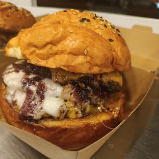 კეროს საფირმო ბურგერი