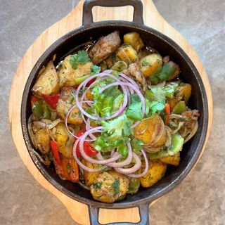 ოჯახური ღორის ხორცით