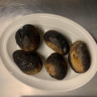 კარტოფილი ნაკვერჩხალზე მსხვილი მარილით