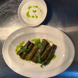 ტოლმა ვაზის ფოთოლში