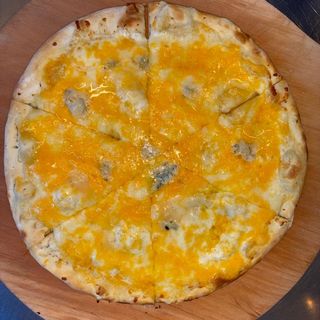 პიცა ოთხი ყველით