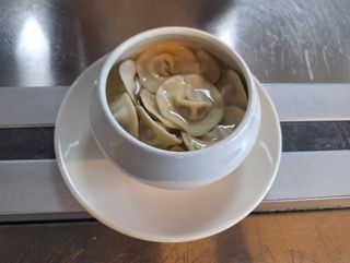 პელმენი ქათმის ბულიონით