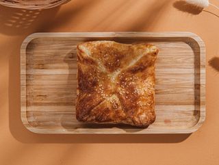 ნახევარ ფენოვანი ხაჭაპური