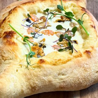 ხაჭაპური ზღვის პროდუქტებით/Khachapuri with seafood