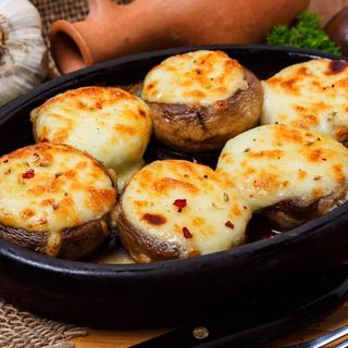 სოკო გამომცხვარი სულუგუნის ყველით/Baked mushrooms with suluguni cheese
